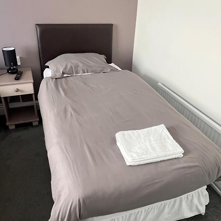 Hampton Hotel & Restaurant Ландриндод Уелс Екстериор снимка