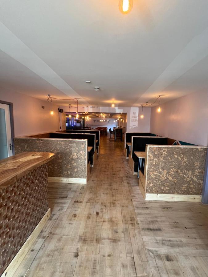 Hampton Hotel & Restaurant Ландриндод Уелс Екстериор снимка
