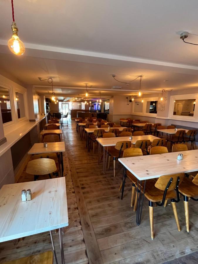 Hampton Hotel & Restaurant Ландриндод Уелс Екстериор снимка