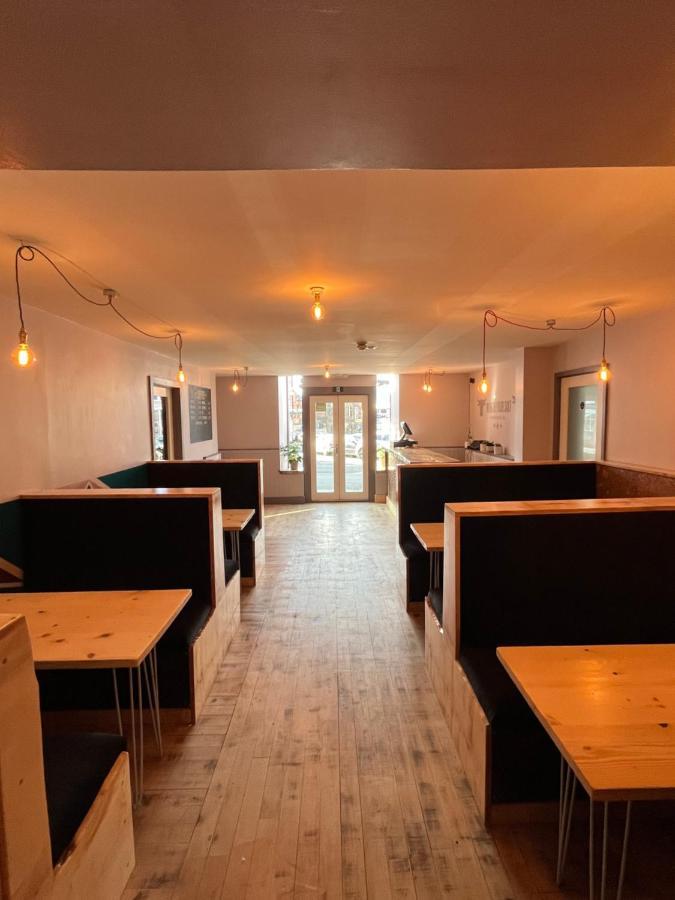 Hampton Hotel & Restaurant Ландриндод Уелс Екстериор снимка