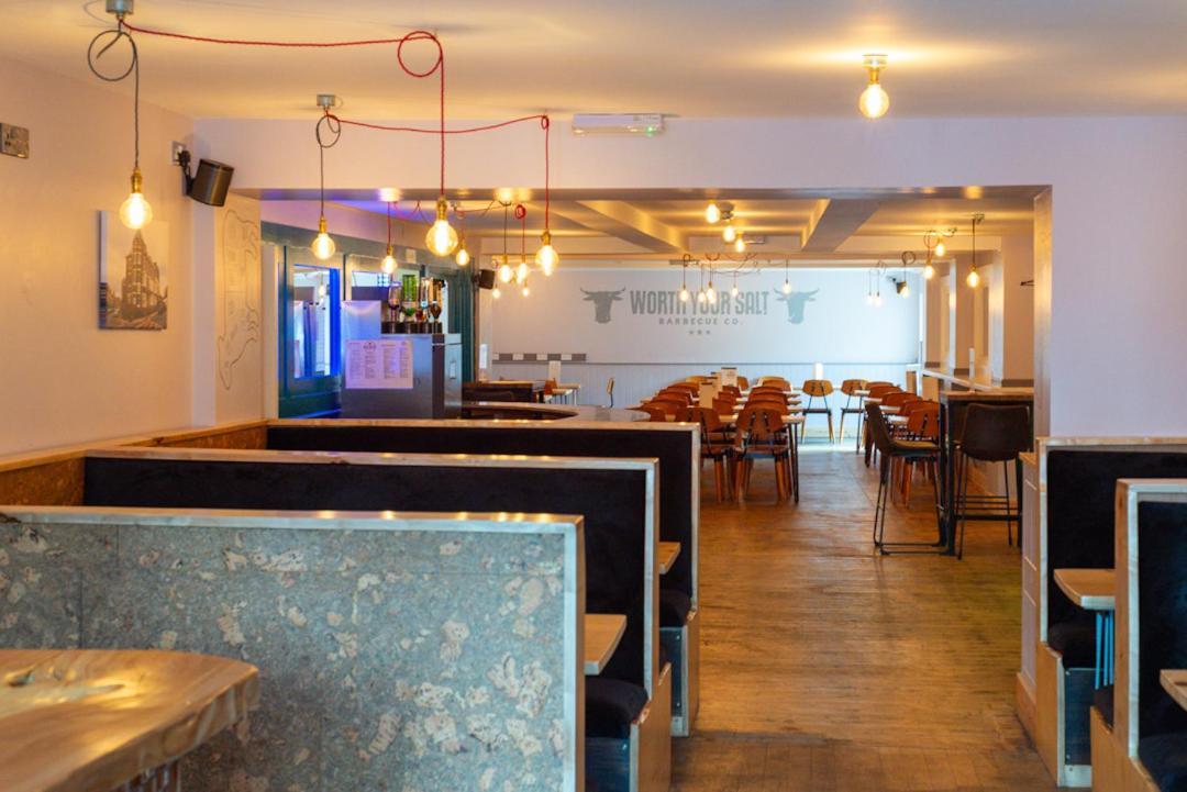 Hampton Hotel & Restaurant Ландриндод Уелс Екстериор снимка