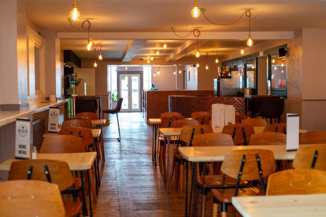 Hampton Hotel & Restaurant Ландриндод Уелс Екстериор снимка
