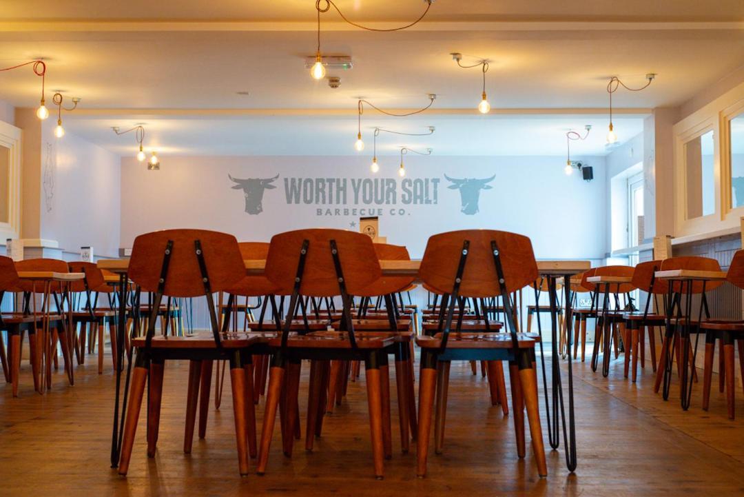 Hampton Hotel & Restaurant Ландриндод Уелс Екстериор снимка